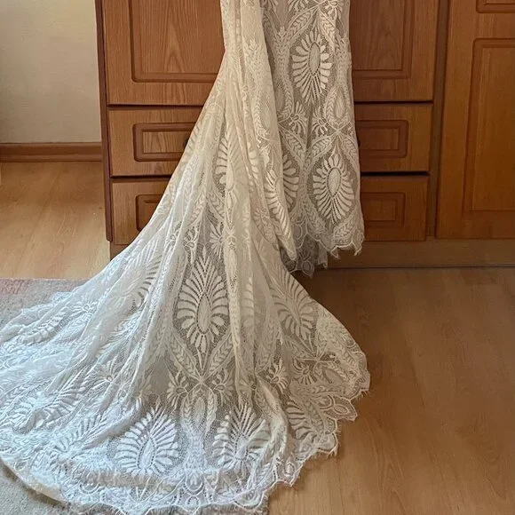 COPY - Preloved Anthropologie/BHLDN Ludlow Gown - Picture 5 of 14